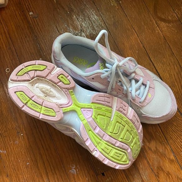 NEW ASICS  worn once - Picture 1 of 3